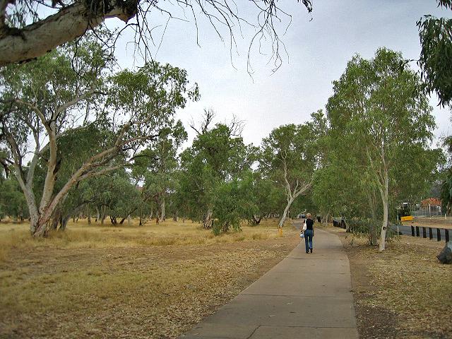 A 263 Alice Springs - Sur la route de l'Hotel.jpg